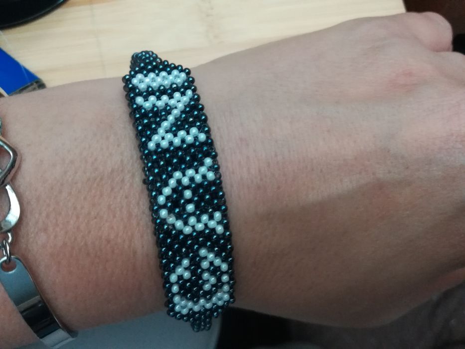 Гривна от чешки мъниста