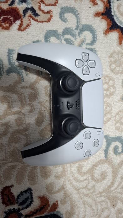 продам PS5 1 джойстик 1 игра