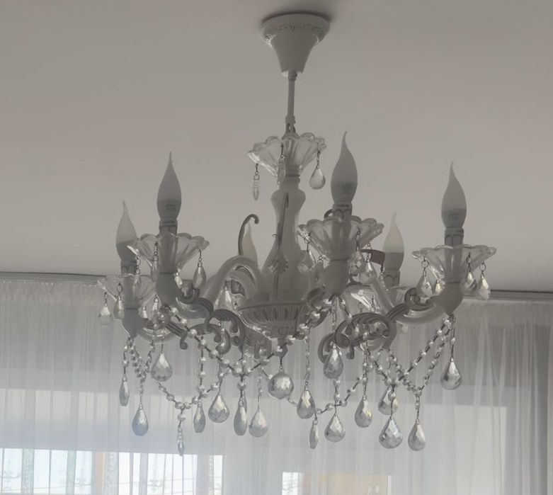 Продам люстру в отличном состоянии