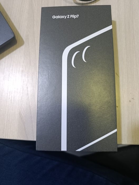 Samsung Z Flip 7  12/256gb