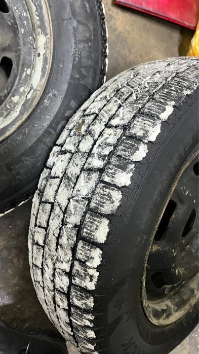 Продам комплект шины с дисками,  липучка