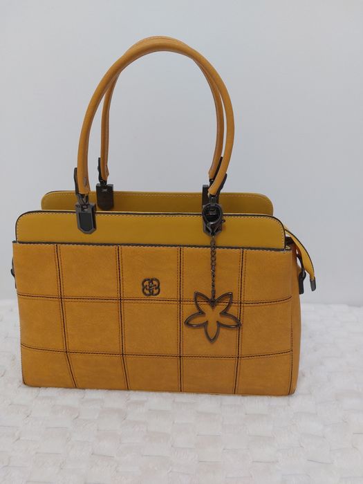 Стилна дамска чанта