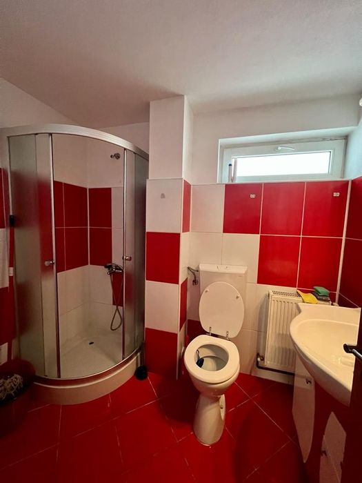 închiriez apartament 2 camere