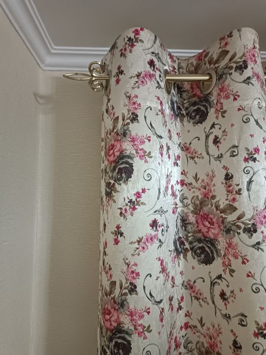 Продам шторы,  тюль и карниз