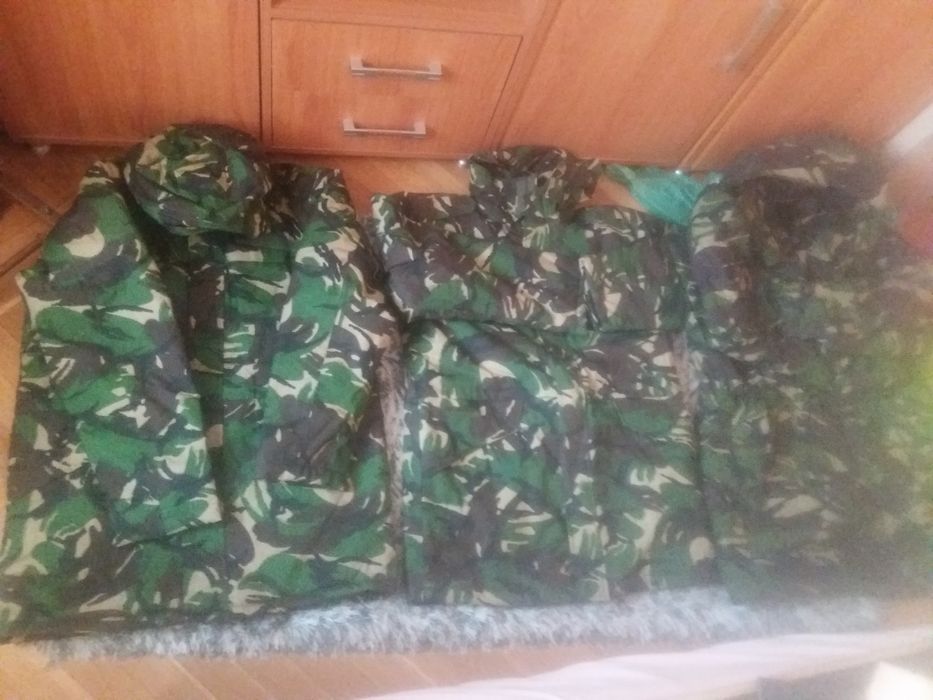 Vând următoarele produse militare diferite mărimi Noi