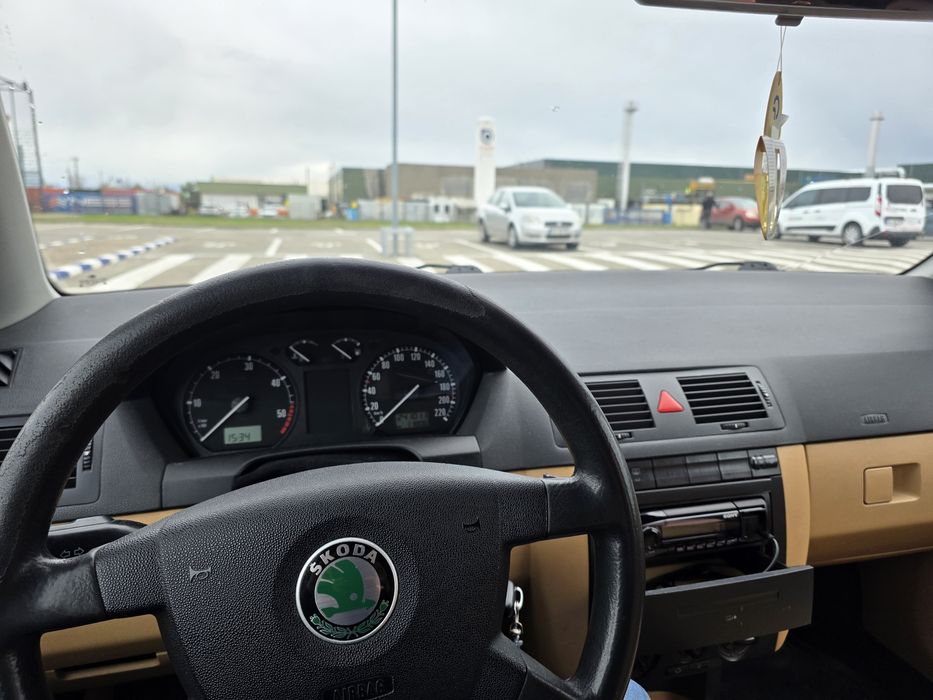 Skoda Fabia-Galben