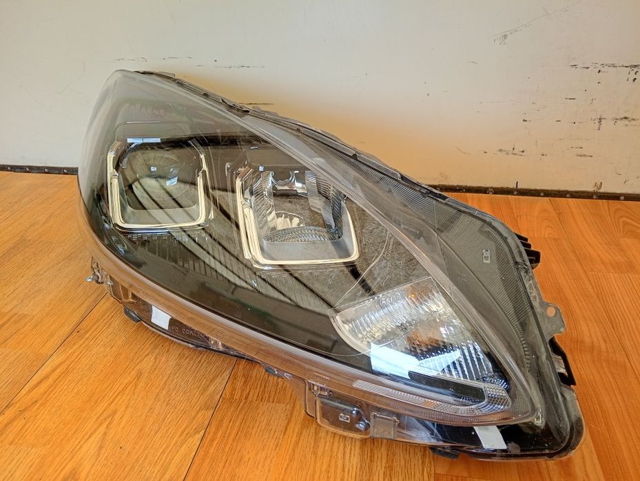 Far dreapta Ford Kuga 3  LV4B-13W029-AK/LV4B-13E016 -AH