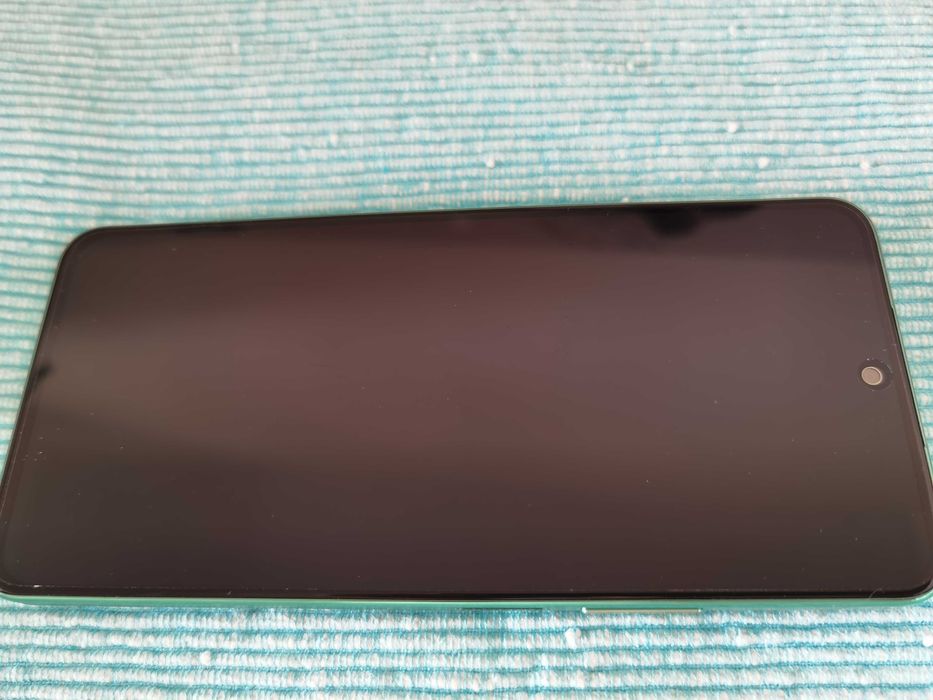 Продавам нов HUAWEI nova 12 SE