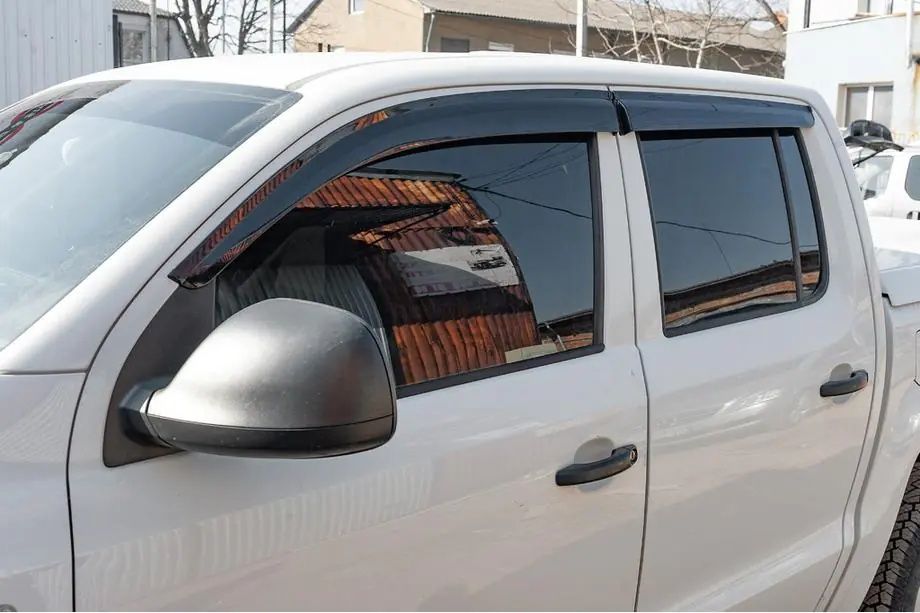 Deflector capota paravanturi geam amarok