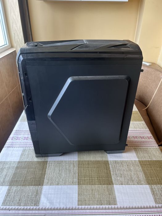 •	PC Gaming / Office – carcasă cu panou lateral transparent