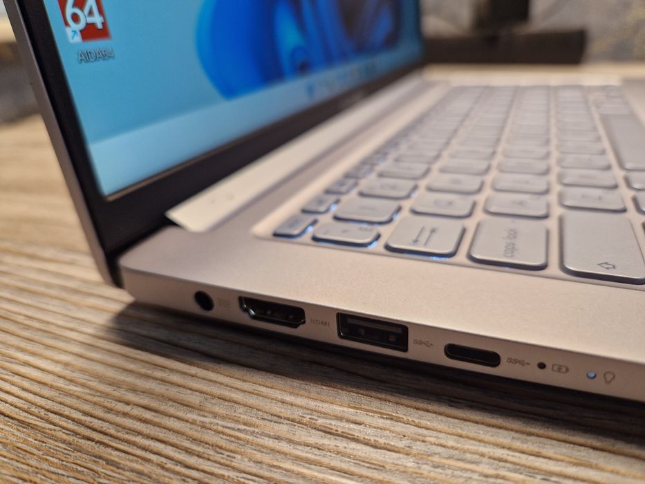 Ультрабук ASUS Corei3 состояние хорошее