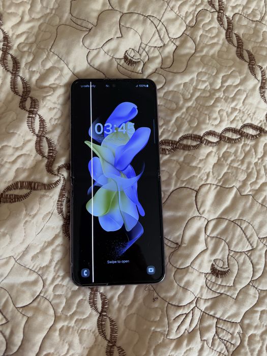 Samsung flip Z4 128