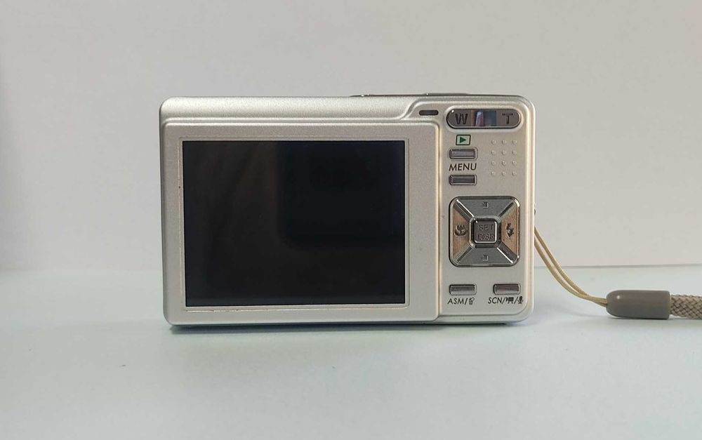 Като нов компактен фотоапарат HYUNDAI L8325