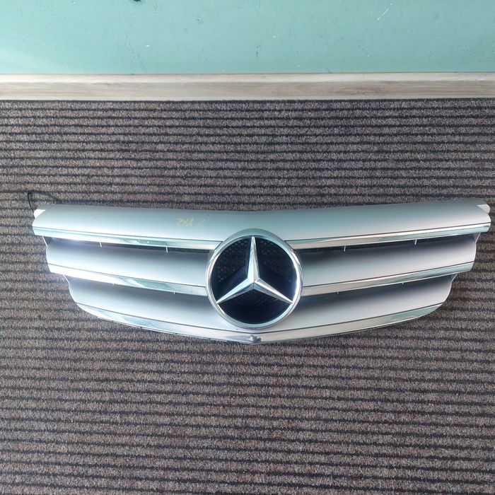 W245 решетка с емблема Мерцедес Б класа 2005-2008