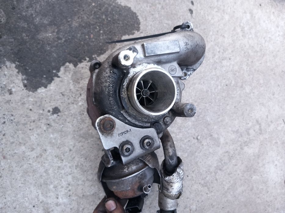 Turbina Peugeot 3008 1.6 Hdi 115 Cai 2013 - 2016 Cod : 9804119380