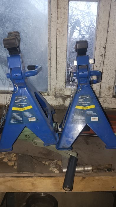 Подставки под автомобиль