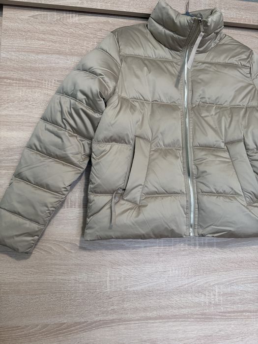 Бежаво яке пухено размер S Reserved носено веднъж