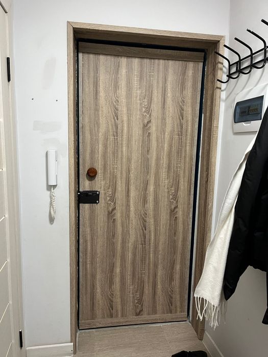 Продам металическу дверь