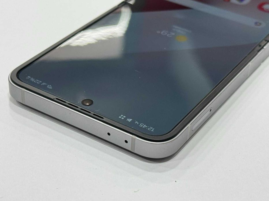 Телефон - Samsung Galaxy Z Flip6 / 256GB