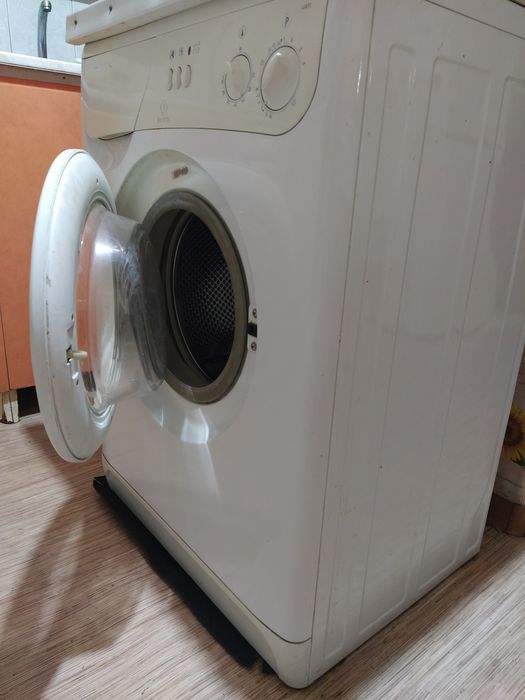 Продам стиральную машинку Индезит