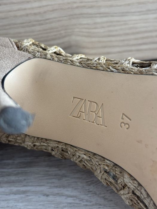 Sandale  cu toc Zara din ratan