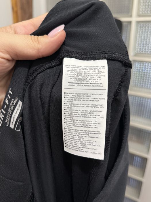 Set pantaloni si tricou Nike