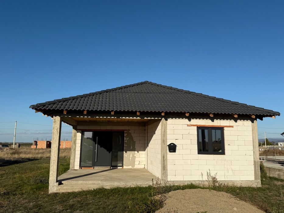Casa de vanzare in cartierul nou din Alunis, com. Frumuseni