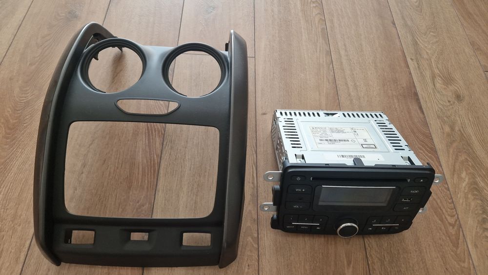 Radio plus plansa de bord dacia duster 2016
