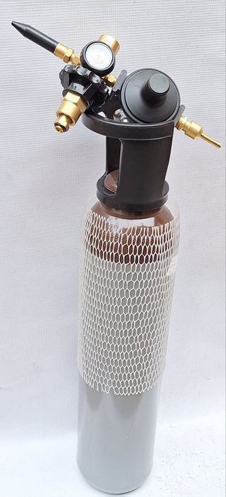 Хелий бутилка заредена и регулатори с приставки, видове