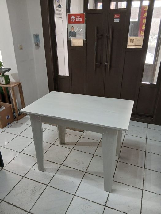 Продам кухонный стол