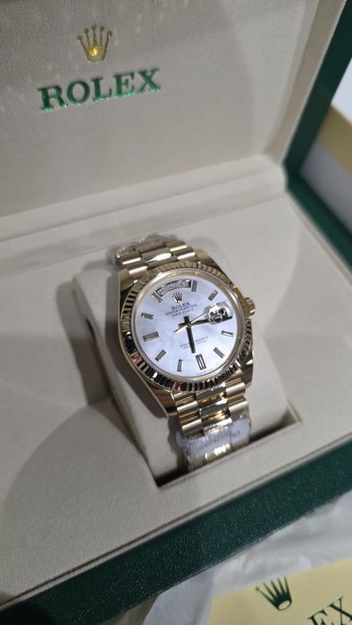 Часовник Rolex Day-Date 40 president 18k gold Baguette Diamond