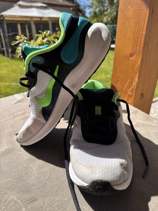 Спортни обувки NIKE