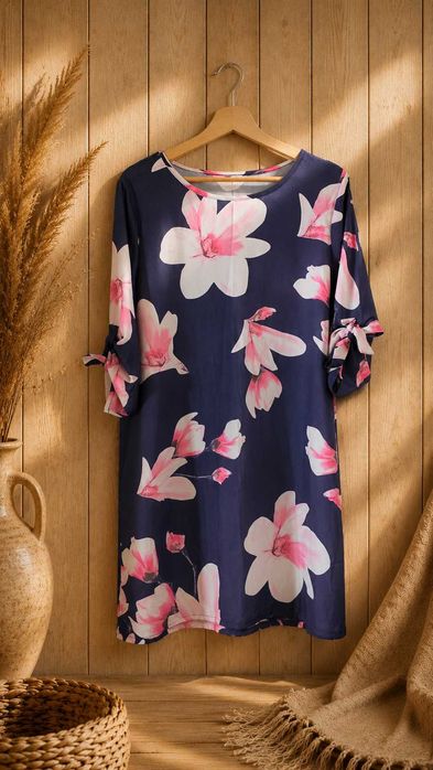 Rochie bleumarin cu imprimeu floral roz si maneci cu funda