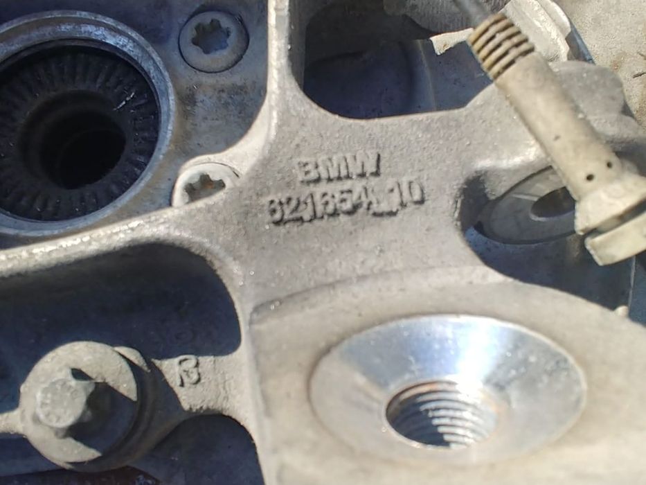 fuzeta stanga spate 3.0 d  bmw seria 5 g30 62165410