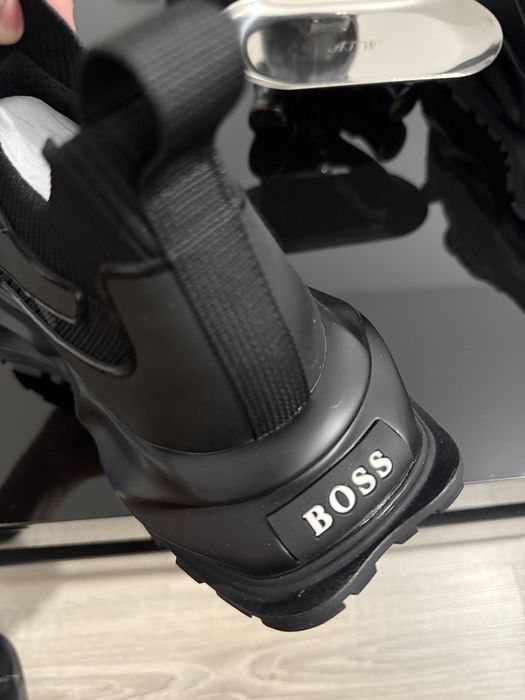 Adidasi BOSS stoc 40/44 - standard suprem