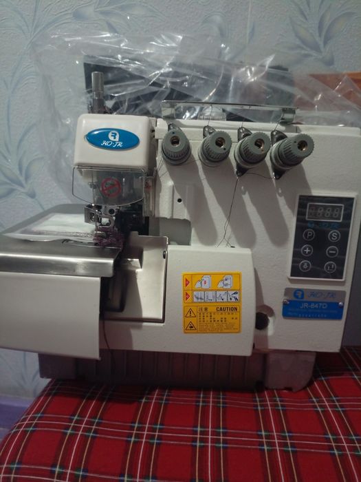 Продаю  Швейная машинка