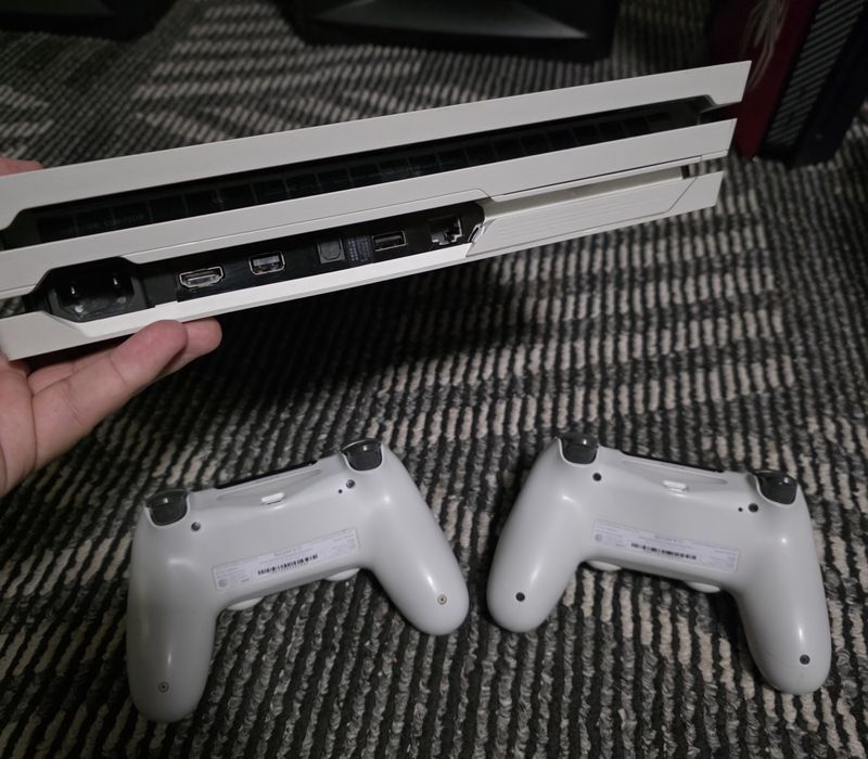Ps4 pro 1tb 9.00 vzlom
