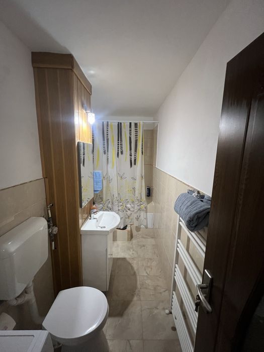 Închirez garsonieră cu centrală proprie, complet mobilată, pe strada Panduri, are două intrări, este situată la parter, Paco în apropiere,loc parcare