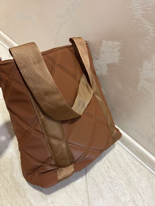 Дамска ЧИСТО НОВА чанта.