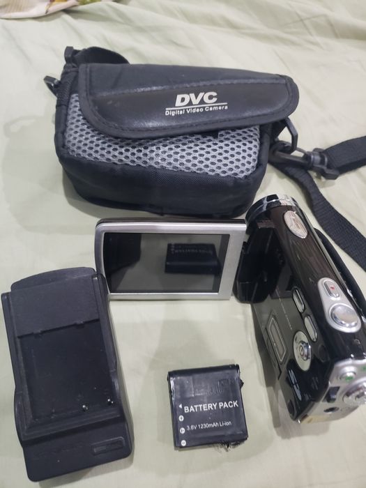 Продаю видеокамеру