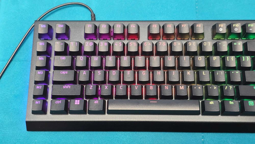 Vand Tastatura Razer Blackwidow V4 !!