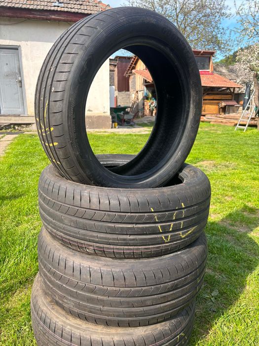 Vând cauciucuri Goodyear 215/50/R18