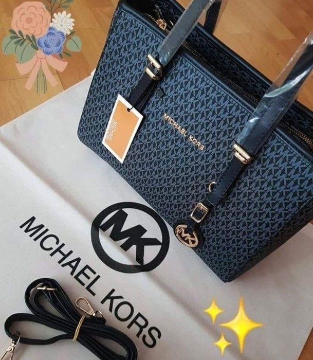Geanta Michael Kors classic, logo metalic auriu, saculet, etichetă inc