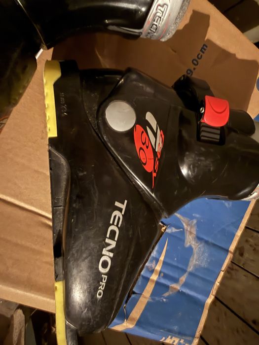 Продавам ски обувки детски