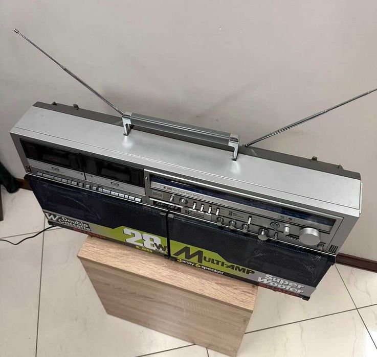 Колекционерски ретро радиокасетофон SHARP GF 767 Z Boombox