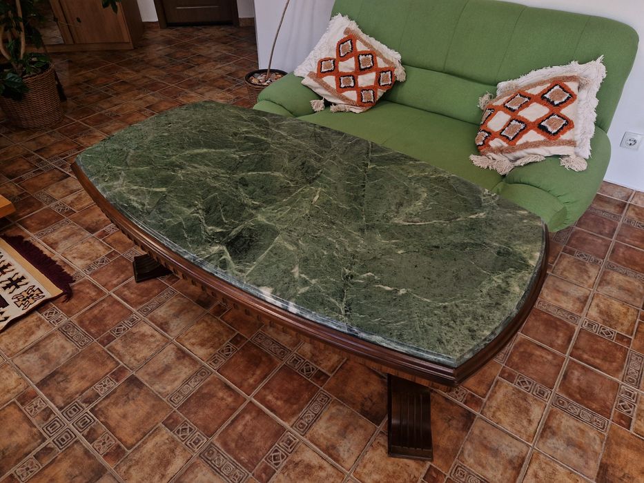 Masă cu blat din marmură