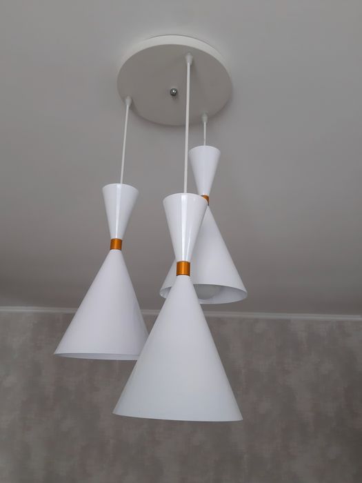 Продам современную люстру