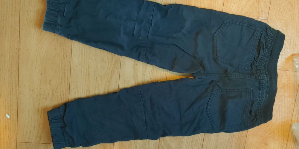 Няколко чифта детски дънки