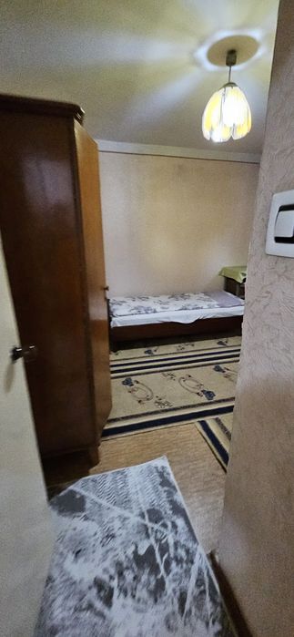 Дом сотилади 2 этажка 1 чи этаж 3 хона