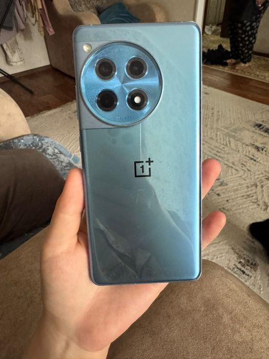 Oneplus 12r    .